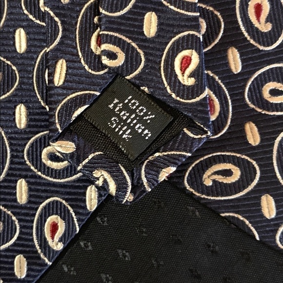 🍂SALE🍂LORD & TAYLOR 100% Italian Silk Paisley on Black Jacquard Necktie - Picture 7 of 9